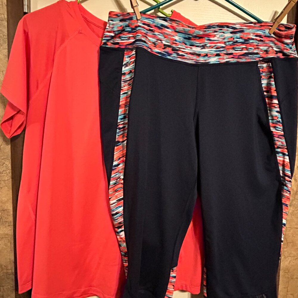 Tek Gear Work-Out Capri Set. (1213)